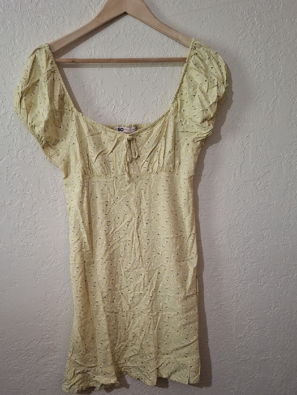 SO Light Green Mini Dress with Tie Front and Puff Sleeves